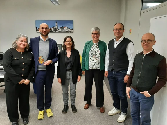 Dr. Shiri Rosenberg, Rektor Prof. Dr. Kim-Patrick Sabla-Dimitrov, Dr. Hadas Velan, Auslandsamtsleiterin Dr. Monika Becker, Kanzler Edgar Buhl, Prorektor Prof. Dr. Daniel Rellstab (v.l.)
