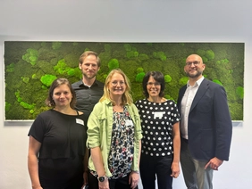 Die Organisatorinnen und Organisatoren (v.l.n.r.): Dr. Nicoletta Eunicke (JGU Mainz), Dr. Julian Storck-Odabaşı (Universität Hildesheim), Jun. Prof. Dr. Karin Kämpfe (PH Gmünd), Keynote-Speakerin Prof. Dr. Tanja Betz (JGU Mainz) und dem Rektor Prof. Prof. Dr. Kim-Patrick Sabla-Dimitrov (PH Gmünd). Bild: Johanna Hanke