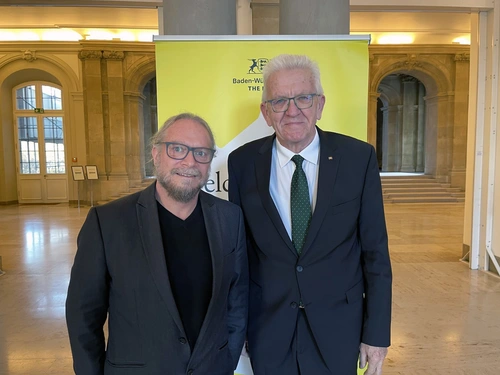 Ministerpräsident Winfried Kretschmann mit Prof. Dr. Gernot Aich. 