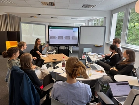 Einblick in den Workshop „Biographie und Narration in der Kindheitsforschung“ mit Dr. Susanne Siebholz (TU Chemnitz). Bild: Johanna Hanke